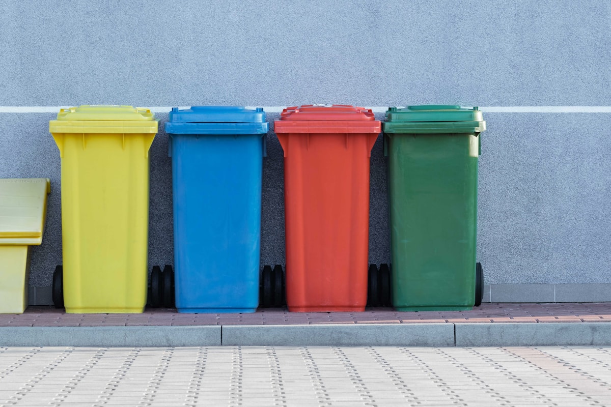 Bioplastic resin pellets for injection molding in a sustainable manufacturing setting