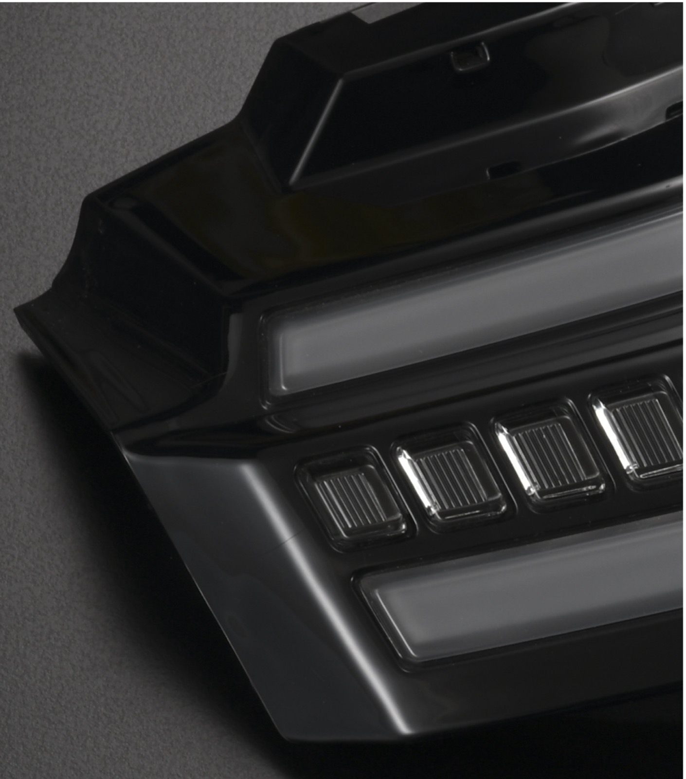 Automotive lighting module with integrated light guides